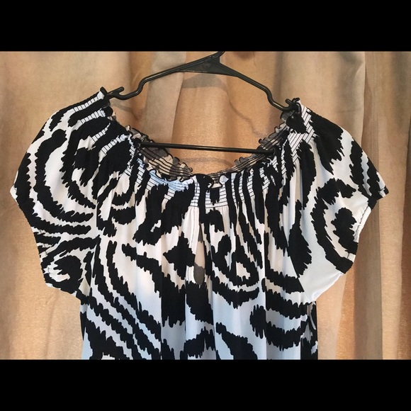 White House Black Market top - Picture 2 of 3